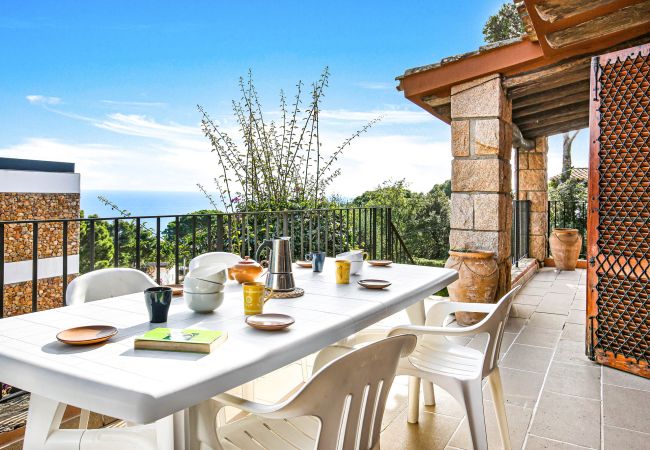Villa à Llafranc - 1ESQ 01 - Maison de 6 chambres avec jardin et piscine privée située à Llafranc à 800m de la plage Villa à Llafranc - 1ESQ 01 - Maison de 6 chambres avec jardin et piscine privée située à Llafranc à 800m de la plage
