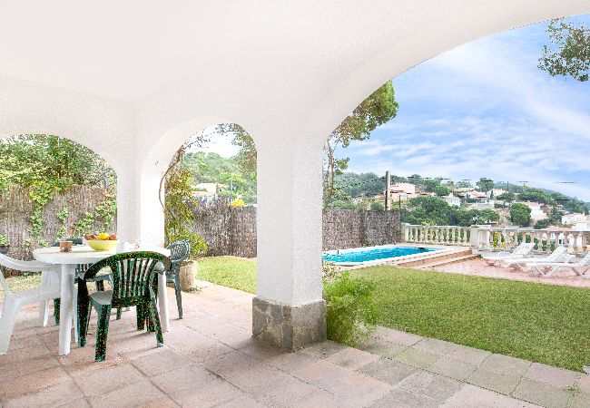 Villa à Lloret de Mar - 2MTC - Maison avec piscine privée et vue mer située dans un quartier résidentiel calme à seulement 3 km de la magnifique plage de Canyelles