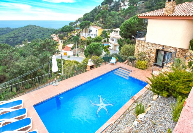 Villa à Lloret de Mar - 2MON10 - Belle maison avec piscine privée située dans un quartier résidentiel très calme à seulement 2,5 km de la belle et calme plage de Canyelles