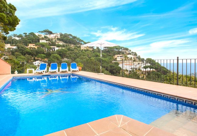 Villa à Lloret de Mar - 2MON10 - Belle maison avec piscine privée située dans un quartier résidentiel très calme à seulement 2,5 km de la belle et calme plage de Canyelles