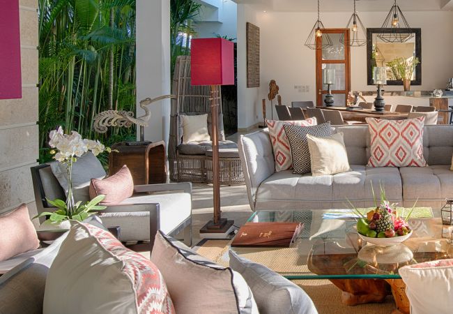 Villa à Seminyak - Casa Brio - Maison de luxe près de la plage à Bali  Villa à Seminyak - Casa Brio - Maison de luxe près de la plage à Bali