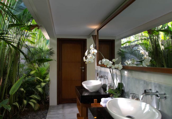 Villa à Mengwi -  Seseh Beach Villa II. - Villa de luxe en bord de mer à Bali  Villa à Mengwi -  Seseh Beach Villa II. - Villa de luxe en bord de mer à Bali