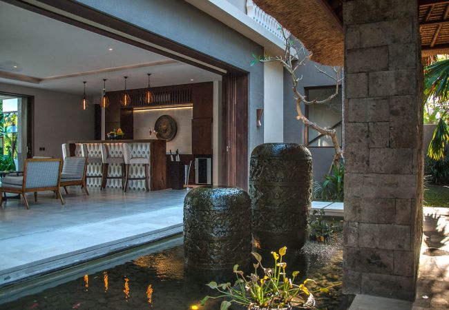 Villa à Mengwi -  Seseh Beach Villa II. - Villa de luxe en bord de mer à Bali 