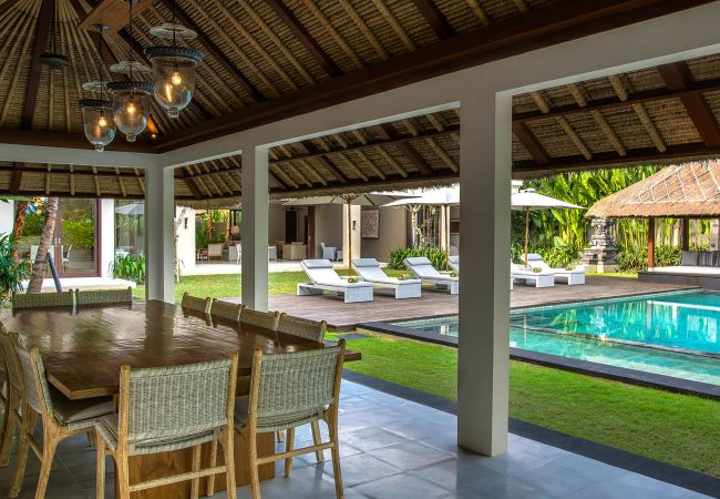 Villa à Mengwi -  Seseh Beach Villa II. - Villa de luxe en bord de mer à Bali  Villa à Mengwi -  Seseh Beach Villa II. - Villa de luxe en bord de mer à Bali