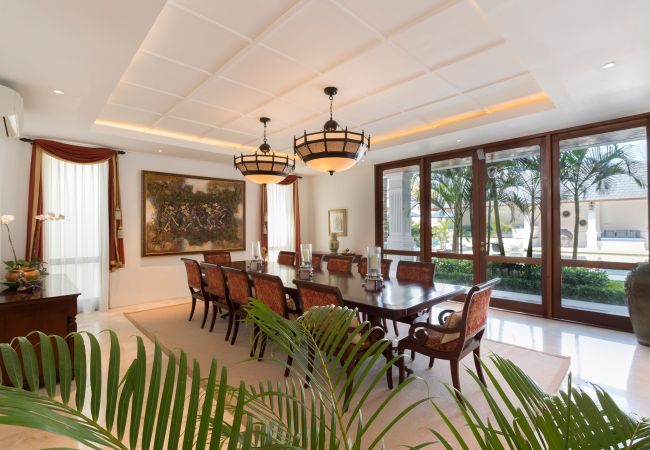 Villa à Seminyak - Windu Asri -  Maison de luxe à côté de la plage à Bali  Villa à Seminyak - Windu Asri -  Maison de luxe à côté de la plage à Bali