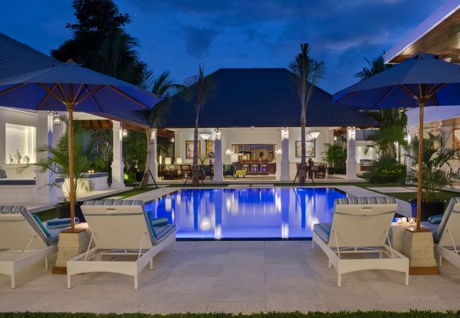Villa à Seminyak - Windu Asri -  Maison de luxe à côté de la plage à Bali  Villa à Seminyak - Windu Asri -  Maison de luxe à côté de la plage à Bali