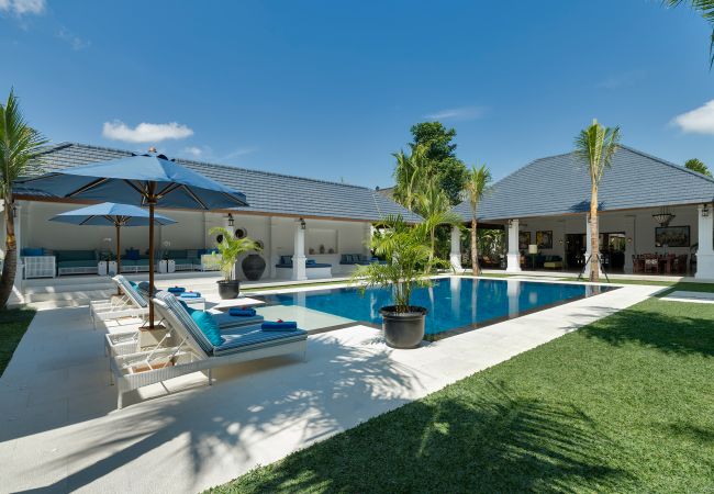 Villa à Seminyak - Windu Asri -  Maison de luxe à côté de la plage à Bali  Villa à Seminyak - Windu Asri -  Maison de luxe à côté de la plage à Bali