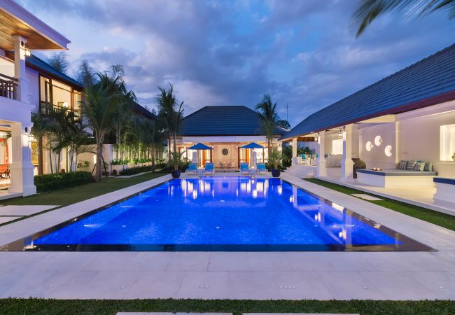 Villa à Seminyak - Windu Asri -  Maison de luxe à côté de la plage à Bali  Villa à Seminyak - Windu Asri -  Maison de luxe à côté de la plage à Bali
