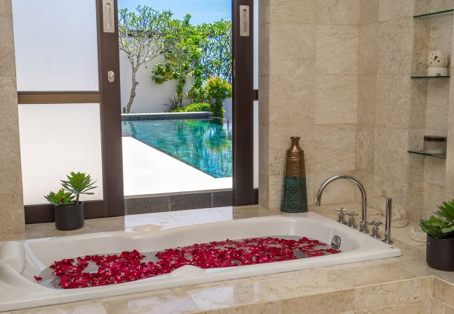 Villa à Kuta - Adenium - Villa avec piscine près de la plage à Bali Villa à Kuta - Adenium - Villa avec piscine près de la plage à Bali