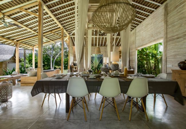 Villa à Kerobokan - Alea - Spectaculaire maison de 5 chambres avec piscine à Bali Villa à Kerobokan - Alea - Spectaculaire maison de 5 chambres avec piscine à Bali