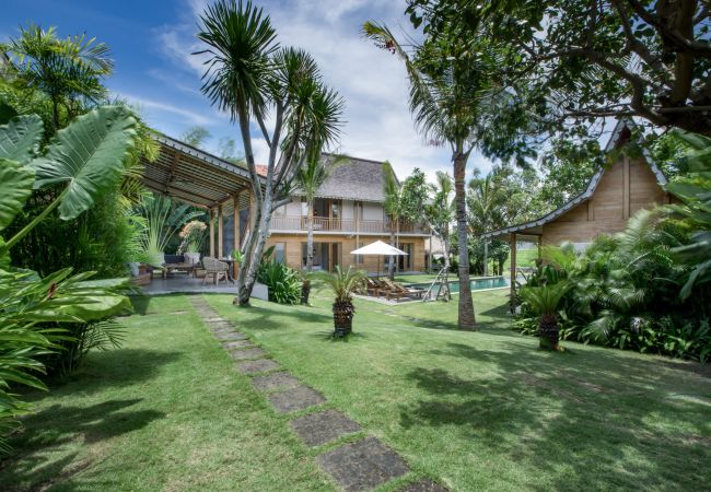 Villa à Kerobokan - Alea - Spectaculaire maison de 5 chambres avec piscine à Bali Villa à Kerobokan - Alea - Spectaculaire maison de 5 chambres avec piscine à Bali