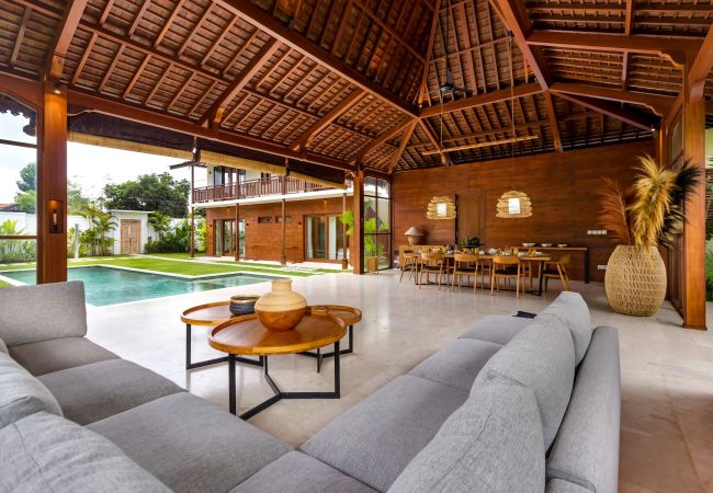 Villa à Kerobokan - Alea Estate - Maison spectaculaire pour 18 personnes avec piscine à Bali Villa à Kerobokan - Alea Estate - Maison spectaculaire pour 18 personnes avec piscine à Bali