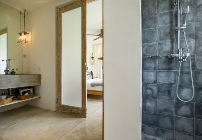 Villa à Kerobokan - Alea Estate - Maison spectaculaire pour 18 personnes avec piscine à Bali Villa à Kerobokan - Alea Estate - Maison spectaculaire pour 18 personnes avec piscine à Bali