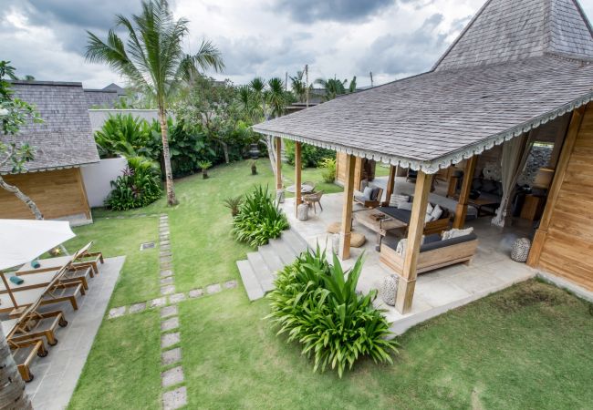 Villa à Kerobokan - Alea Estate - Maison spectaculaire pour 18 personnes avec piscine à Bali Villa à Kerobokan - Alea Estate - Maison spectaculaire pour 18 personnes avec piscine à Bali
