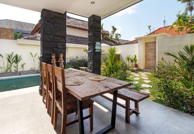 Villa à Seminyak - Ambalika- Maison de 3 chambres avec piscine près de la plage de Bali Villa à Seminyak - Ambalika- Maison de 3 chambres avec piscine près de la plage de Bali
