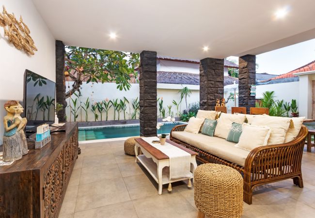 Villa à Seminyak - Ambalika- Maison de 3 chambres avec piscine près de la plage de Bali Villa à Seminyak - Ambalika- Maison de 3 chambres avec piscine près de la plage de Bali