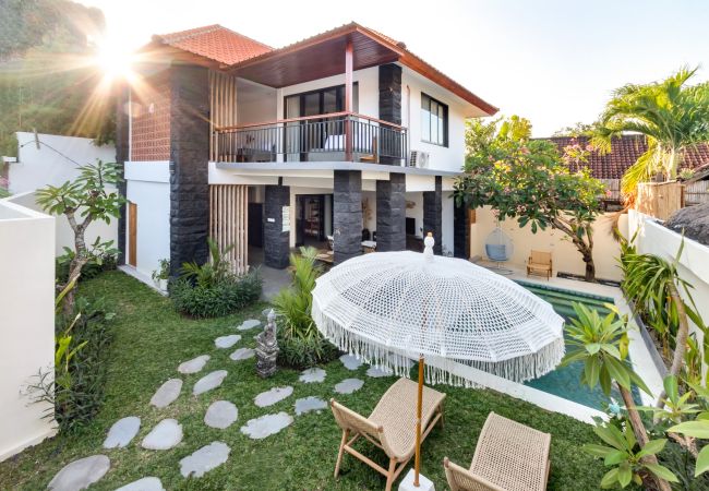 Villa à Seminyak - Ambalika- Maison de 3 chambres avec piscine près de la plage de Bali Villa à Seminyak - Ambalika- Maison de 3 chambres avec piscine près de la plage de Bali
