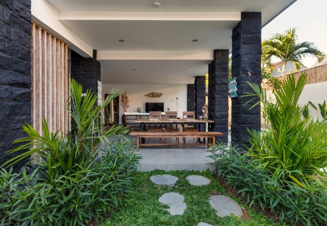 Villa à Seminyak - Ambalika- Maison de 3 chambres avec piscine près de la plage de Bali Villa à Seminyak - Ambalika- Maison de 3 chambres avec piscine près de la plage de Bali