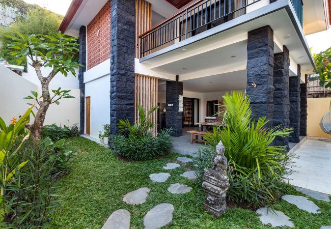 Villa à Seminyak - Ambalika- Maison de 3 chambres avec piscine près de la plage de Bali Villa à Seminyak - Ambalika- Maison de 3 chambres avec piscine près de la plage de Bali
