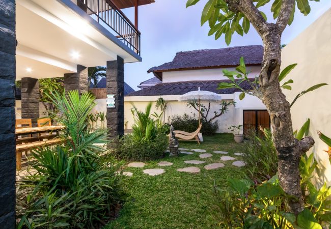 Villa à Seminyak - Ambalika- Maison de 3 chambres avec piscine près de la plage de Bali Villa à Seminyak - Ambalika- Maison de 3 chambres avec piscine près de la plage de Bali