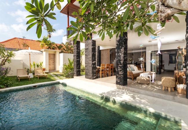 Villa à Seminyak - Ambalika- Maison de 3 chambres avec piscine près de la plage de Bali Villa à Seminyak - Ambalika- Maison de 3 chambres avec piscine près de la plage de Bali