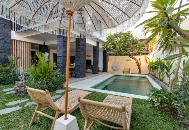 Villa à Seminyak - Ambalika- Maison de 3 chambres avec piscine près de la plage de Bali Villa à Seminyak - Ambalika- Maison de 3 chambres avec piscine près de la plage de Bali