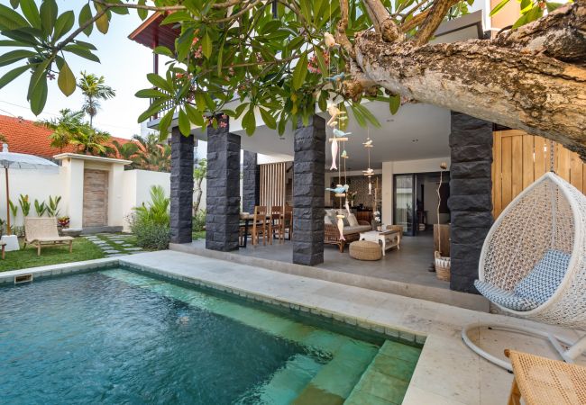 Villa à Seminyak - Ambalika- Maison de 3 chambres avec piscine près de la plage de Bali Villa à Seminyak - Ambalika- Maison de 3 chambres avec piscine près de la plage de Bali
