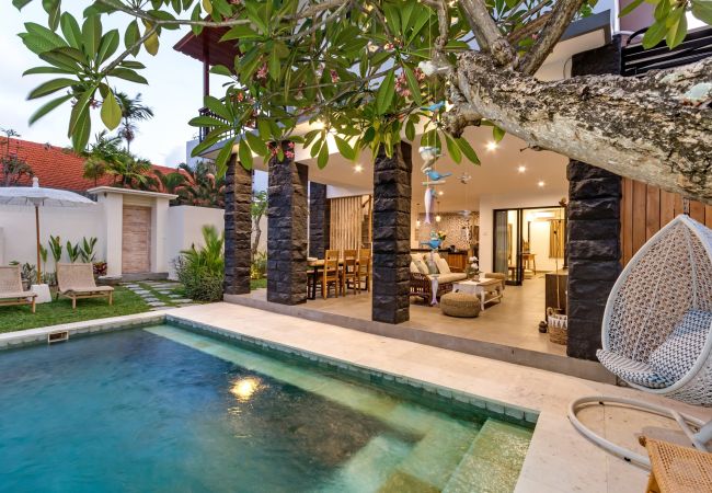 Villa à Seminyak - Ambalika- Maison de 3 chambres avec piscine près de la plage de Bali Villa à Seminyak - Ambalika- Maison de 3 chambres avec piscine près de la plage de Bali