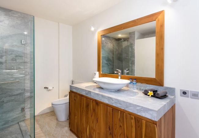 Villa à Kerobokan - Amrina- Maison 3 chambres avec piscine à Bali Villa à Kerobokan - Amrina- Maison 3 chambres avec piscine à Bali