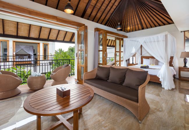 Villa à Kerobokan - Amrina- Maison 3 chambres avec piscine à Bali Villa à Kerobokan - Amrina- Maison 3 chambres avec piscine à Bali