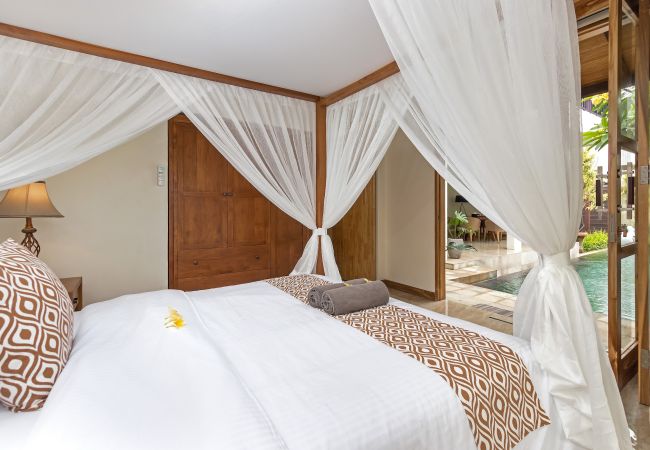 Villa à Kerobokan - Amrina- Maison 3 chambres avec piscine à Bali Villa à Kerobokan - Amrina- Maison 3 chambres avec piscine à Bali