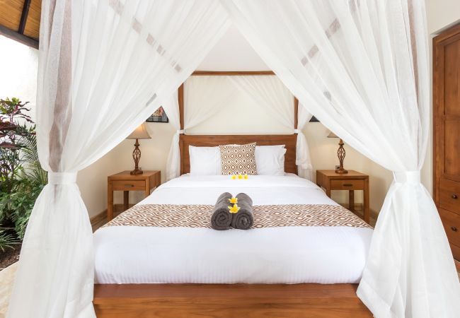 Villa à Kerobokan - Amrina- Maison 3 chambres avec piscine à Bali Villa à Kerobokan - Amrina- Maison 3 chambres avec piscine à Bali