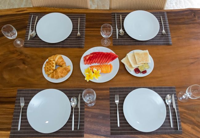 Villa à Kerobokan - Amrina- Maison 3 chambres avec piscine à Bali Villa à Kerobokan - Amrina- Maison 3 chambres avec piscine à Bali