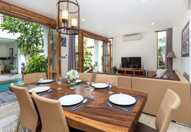Villa à Kerobokan - Amrina- Maison 3 chambres avec piscine à Bali Villa à Kerobokan - Amrina- Maison 3 chambres avec piscine à Bali