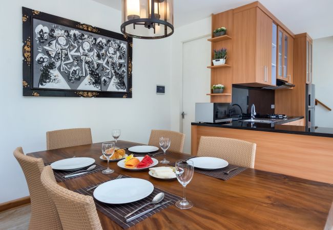 Villa à Kerobokan - Amrina- Maison 3 chambres avec piscine à Bali Villa à Kerobokan - Amrina- Maison 3 chambres avec piscine à Bali