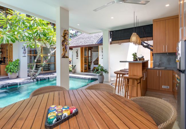 Villa à Kerobokan - Amrina- Maison 3 chambres avec piscine à Bali