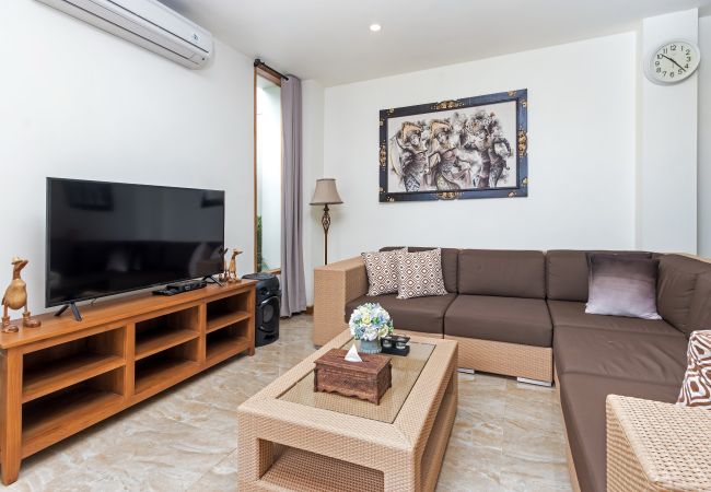 Villa à Kerobokan - Amrina- Maison 3 chambres avec piscine à Bali Villa à Kerobokan - Amrina- Maison 3 chambres avec piscine à Bali