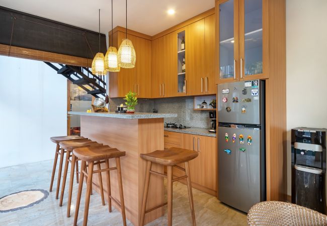 Villa à Kerobokan - Amrina- Maison 3 chambres avec piscine à Bali Villa à Kerobokan - Amrina- Maison 3 chambres avec piscine à Bali