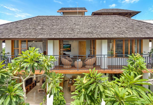 Villa à Kerobokan - Amrina- Maison 3 chambres avec piscine à Bali Villa à Kerobokan - Amrina- Maison 3 chambres avec piscine à Bali