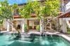 Villa à Kerobokan - Amrina- Maison 3 chambres avec piscine à Bali Villa à Kerobokan - Amrina- Maison 3 chambres avec piscine à Bali