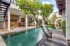 Villa à Kerobokan - Amrina- Maison 3 chambres avec piscine à Bali Villa à Kerobokan - Amrina- Maison 3 chambres avec piscine à Bali