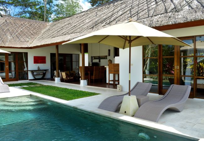 Villa à Ubud -  clear ​   62 / 5.000 Resultados de traducción Resultado de traducción Candi Kecil Tiga - Villa de 3 chambres avec piscine à Bali