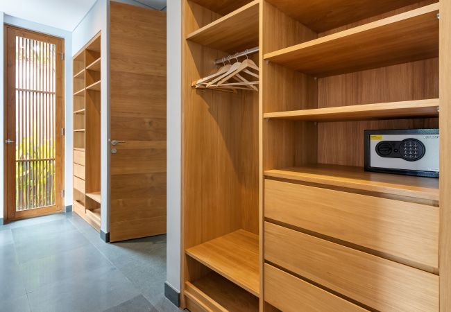 Villa à Kerobokan - Castil di Udara - Villa de 4 chambres avec piscine à Bali Villa à Kerobokan - Castil di Udara - Villa de 4 chambres avec piscine à Bali