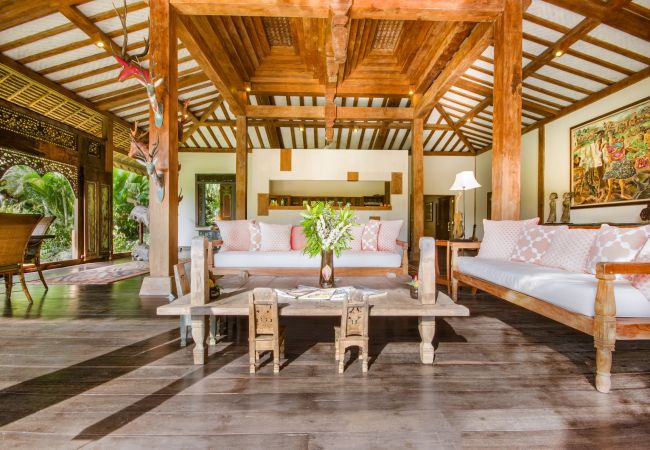 Villa à Canggu - Desa Roro Estate - Spectaculaire villa de 7 chambres près de la plage de Bali Villa à Canggu - Desa Roro Estate - Spectaculaire villa de 7 chambres près de la plage de Bali