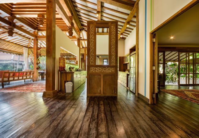 Villa à Canggu - Desa Roro Estate - Spectaculaire villa de 7 chambres près de la plage de Bali Villa à Canggu - Desa Roro Estate - Spectaculaire villa de 7 chambres près de la plage de Bali