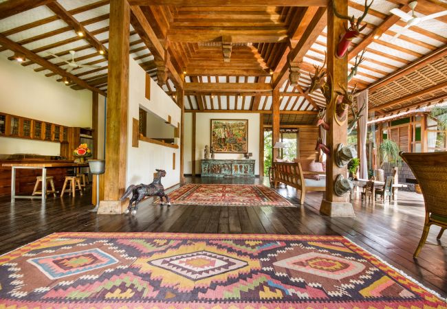 Villa à Canggu - Desa Roro Estate - Spectaculaire villa de 7 chambres près de la plage de Bali Villa à Canggu - Desa Roro Estate - Spectaculaire villa de 7 chambres près de la plage de Bali