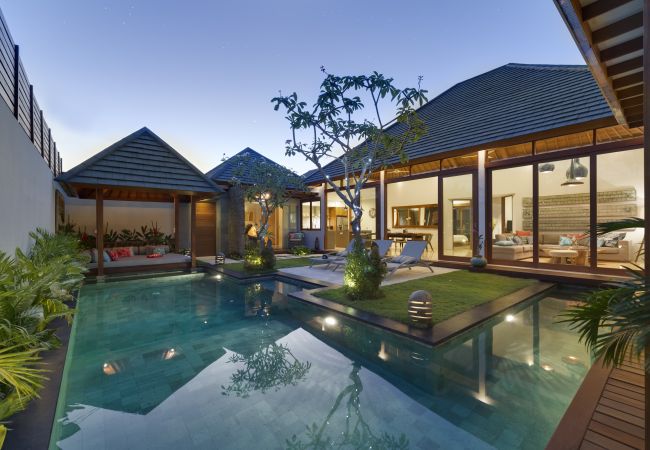 Villa à Seminyak - Sanook - Jolie maison de 4 chambres avec piscine à Bali Villa à Seminyak - Sanook - Jolie maison de 4 chambres avec piscine à Bali