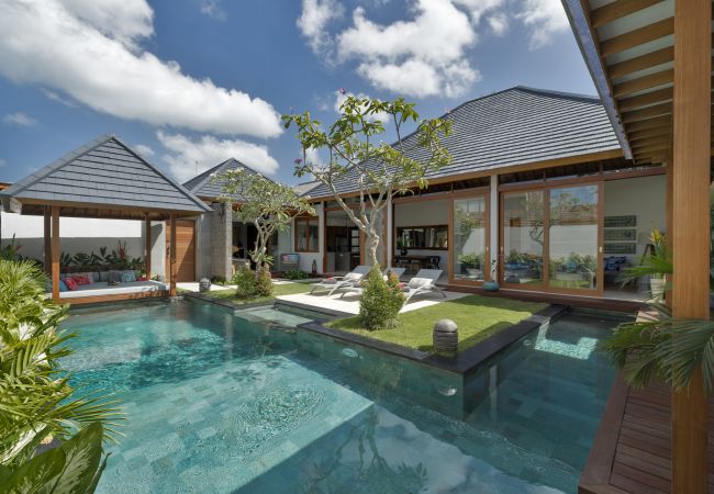 Villa à Seminyak - Sanook - Jolie maison de 4 chambres avec piscine à Bali Villa à Seminyak - Sanook - Jolie maison de 4 chambres avec piscine à Bali