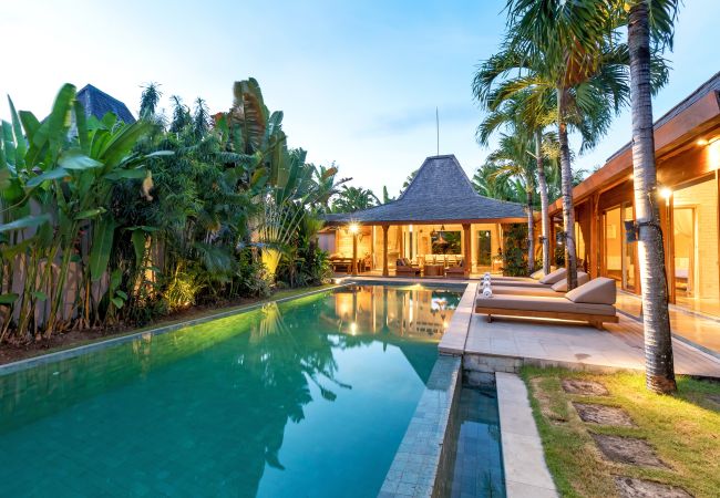 Villa à Kerobokan - Little Manao - Belle maison de 4 chambres avec piscine à Bali