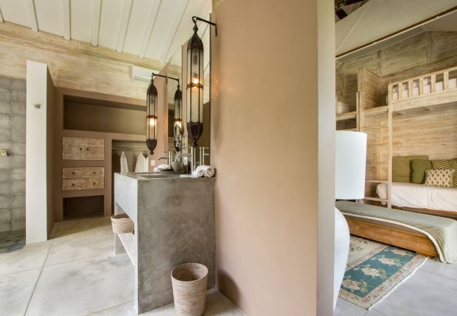 Villa à Kerobokan - Mannao - Spectaculaire maison de 8 chambres avec piscine à Bali Villa à Kerobokan - Mannao - Spectaculaire maison de 8 chambres avec piscine à Bali